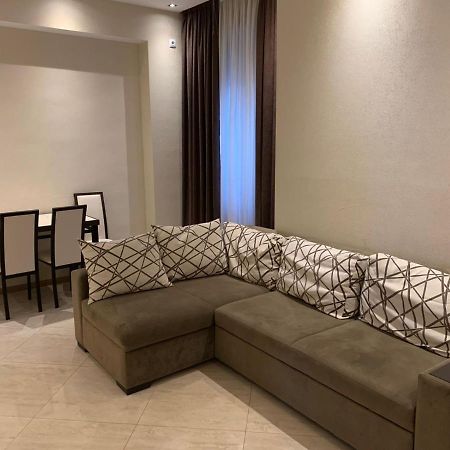 Apartment Three Bedroom In Saburtalo Tbilisi Buitenkant foto